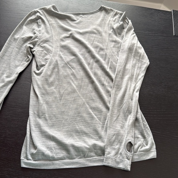 Under Armour Women's Gray Long Sleeve Top - Picture 5 of 5
